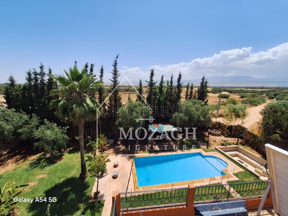Superba villa arredata con piscina privata