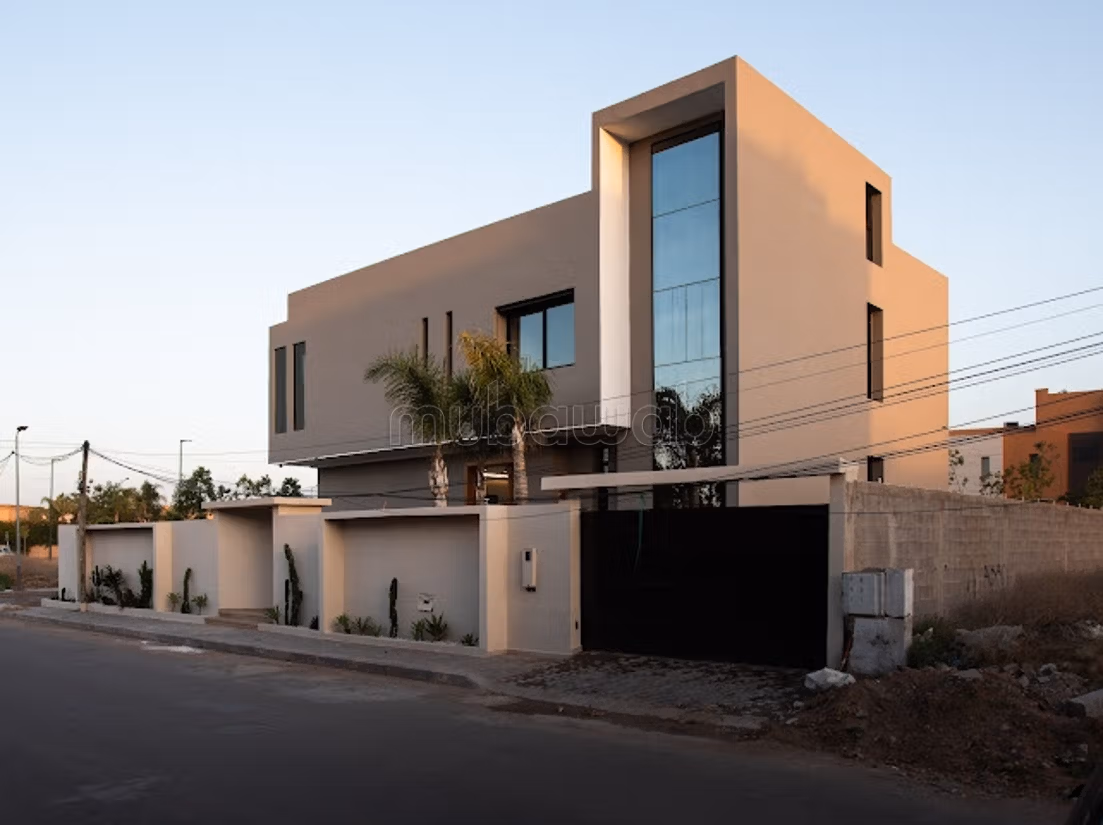 Magnifica villa in vendita a Targa. 11 stanze. Porta blindata e riscaldamento centrale