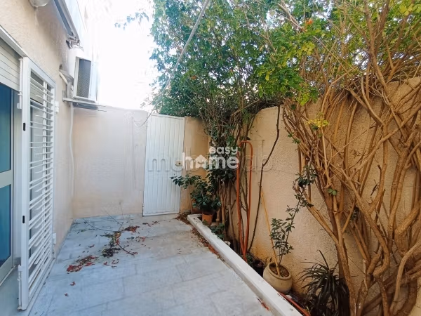 RDC S1 meublé de 70m² avec une terrasse