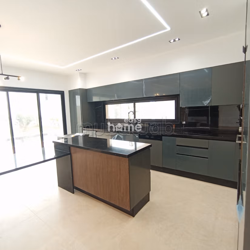 Villa neuve s4 de 443m² avec piscine à Hammamet