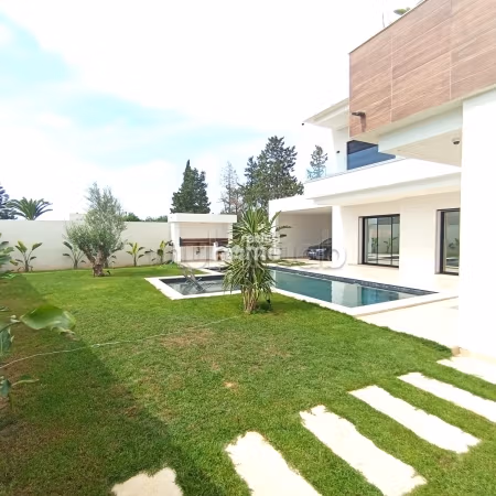 Villa nuova di 362m² su un terreno di 443m²