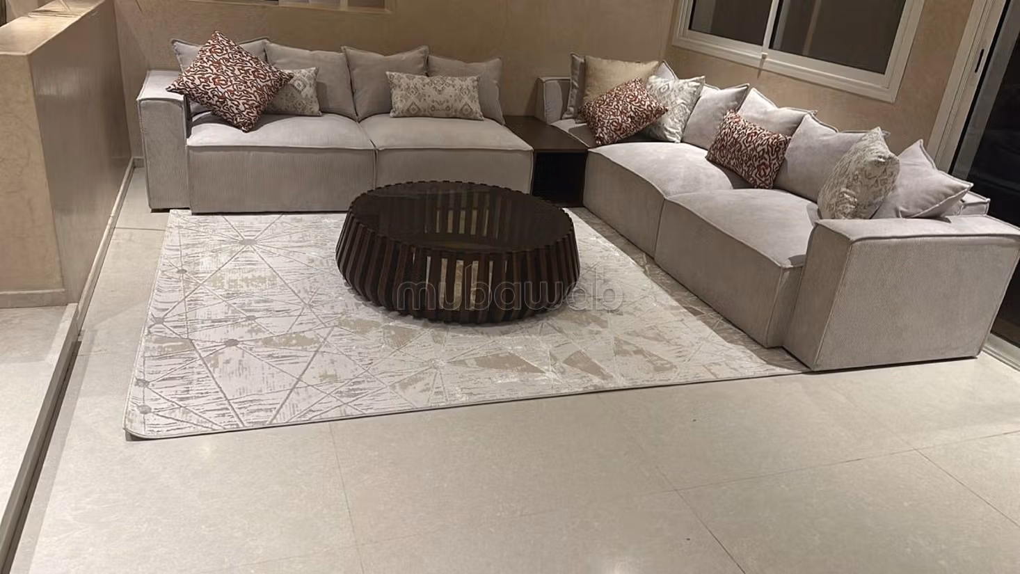 Luxe villa te huur aan de Zaire el Manzah straat dichtbij de SNRT. 4 mooie slaapkamers. Goed ingericht