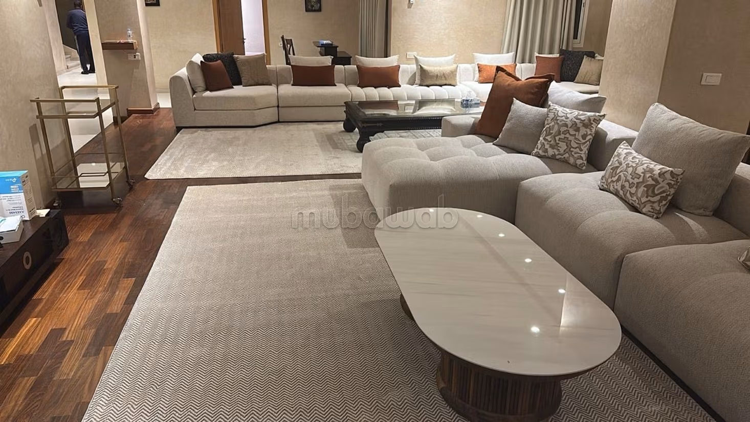 Luxe villa te huur aan de Zaire el Manzah straat dichtbij de SNRT. 4 mooie slaapkamers. Goed ingericht