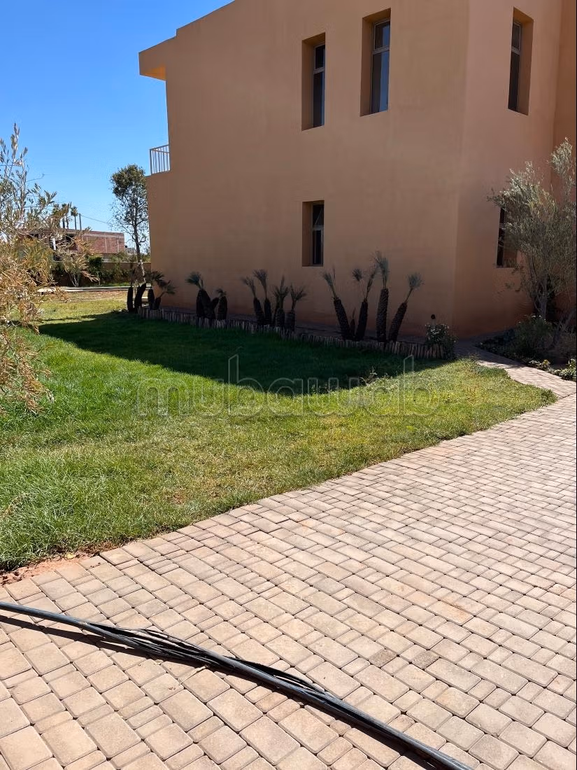 Luxury villa for sale on Route de Fez. 3 comfortable rooms. Pool, air conditioning