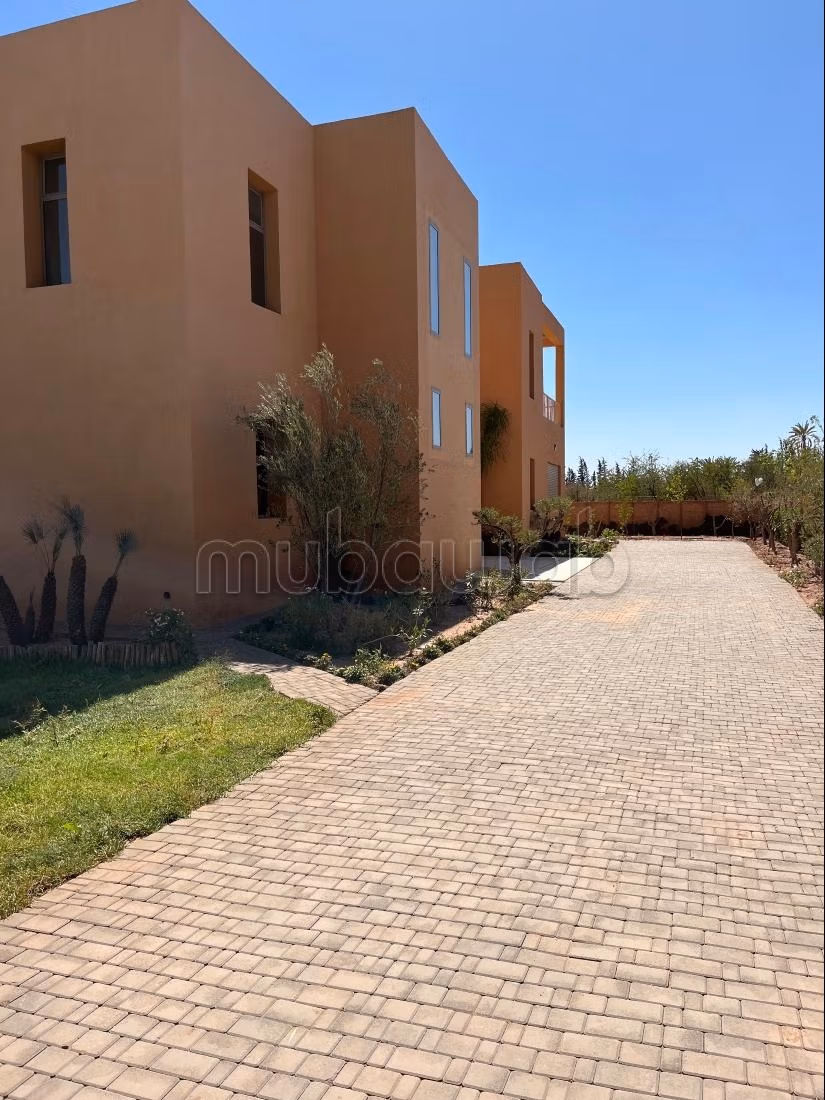 Luxury villa for sale on Route de Fez. 3 comfortable rooms. Pool, air conditioning