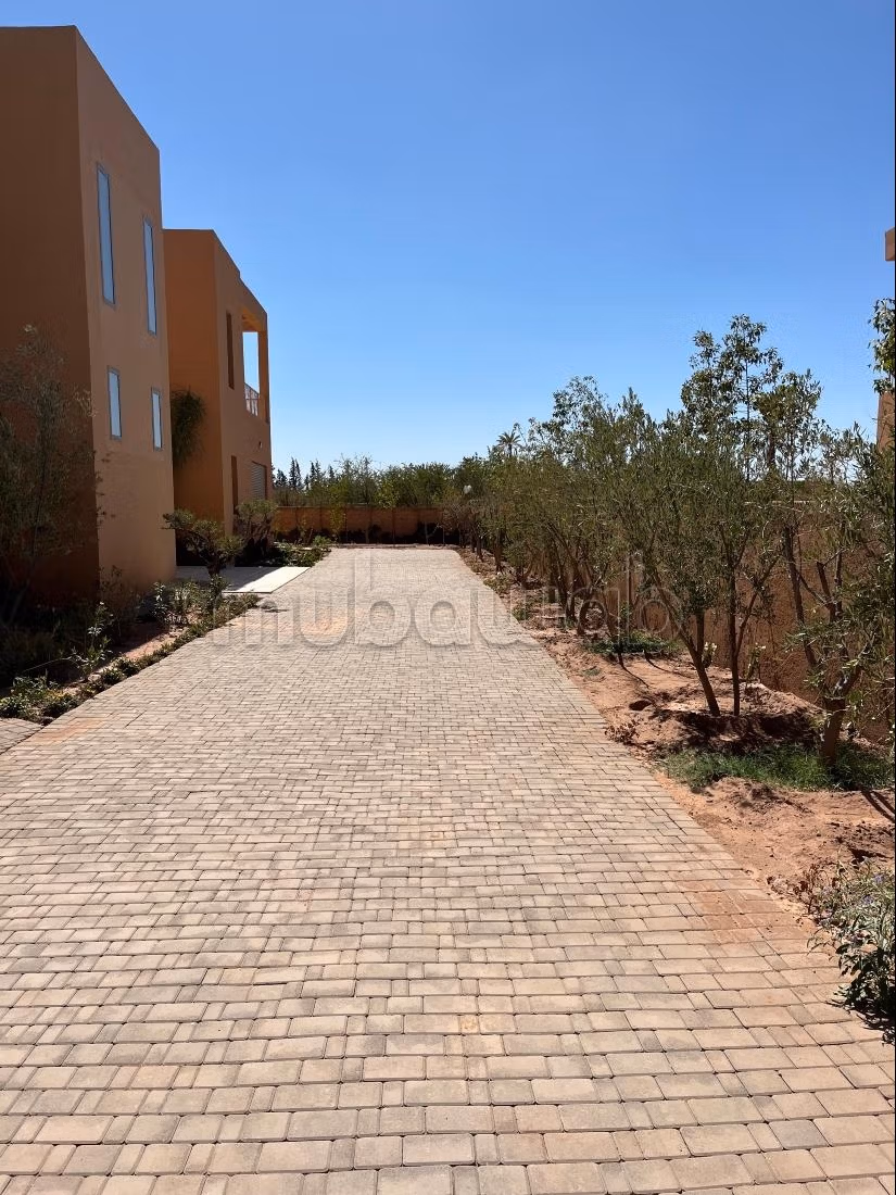 Luxury villa for sale on Route de Fez. 3 comfortable rooms. Pool, air conditioning