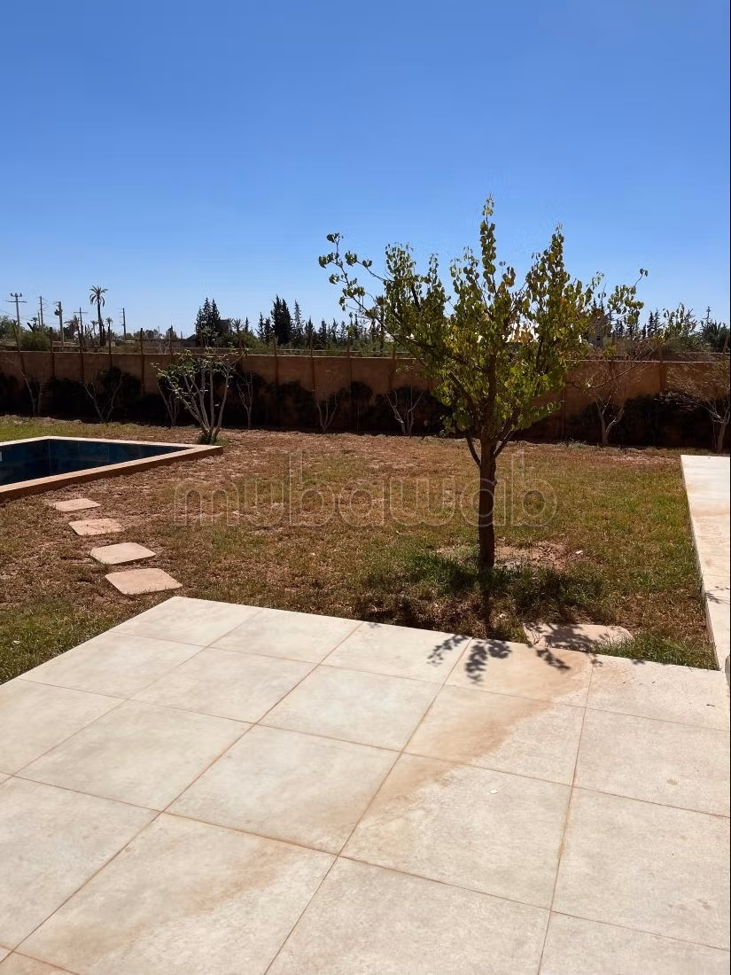 Luxury villa for sale on Route de Fez. 3 comfortable rooms. Pool, air conditioning