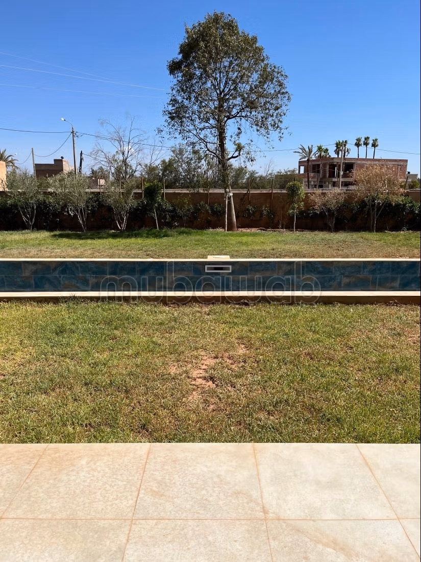 Luxury villa for sale on Route de Fez. 3 comfortable rooms. Pool, air conditioning