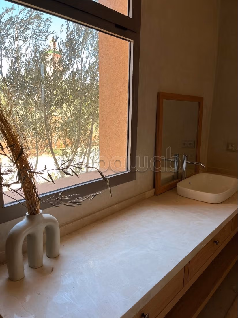 Luxury villa for sale on Route de Fez. 3 comfortable rooms. Pool, air conditioning