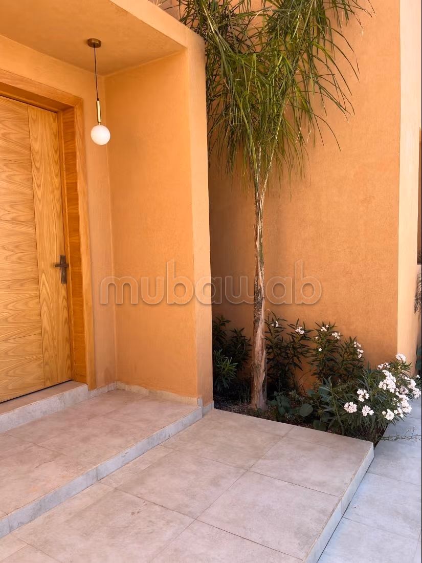 Luxury villa for sale on Route de Fez. 3 comfortable rooms. Pool, air conditioning
