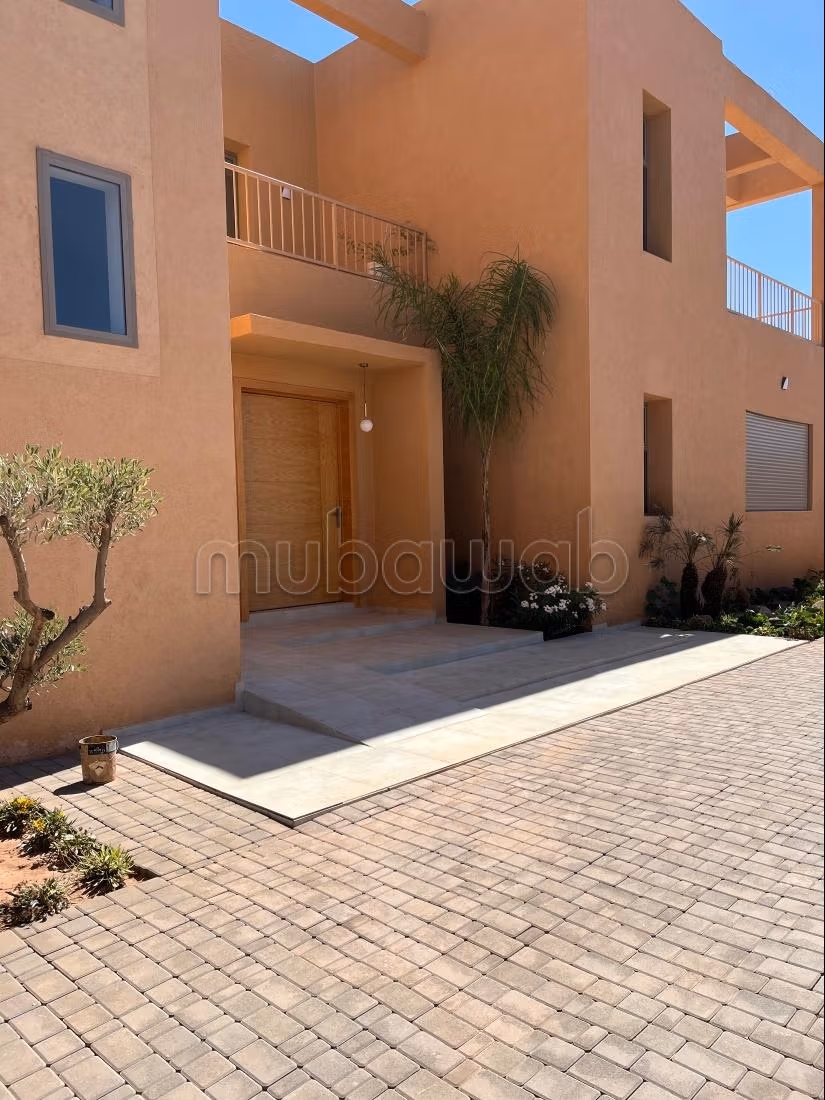 Luxury villa for sale on Route de Fez. 3 comfortable rooms. Pool, air conditioning