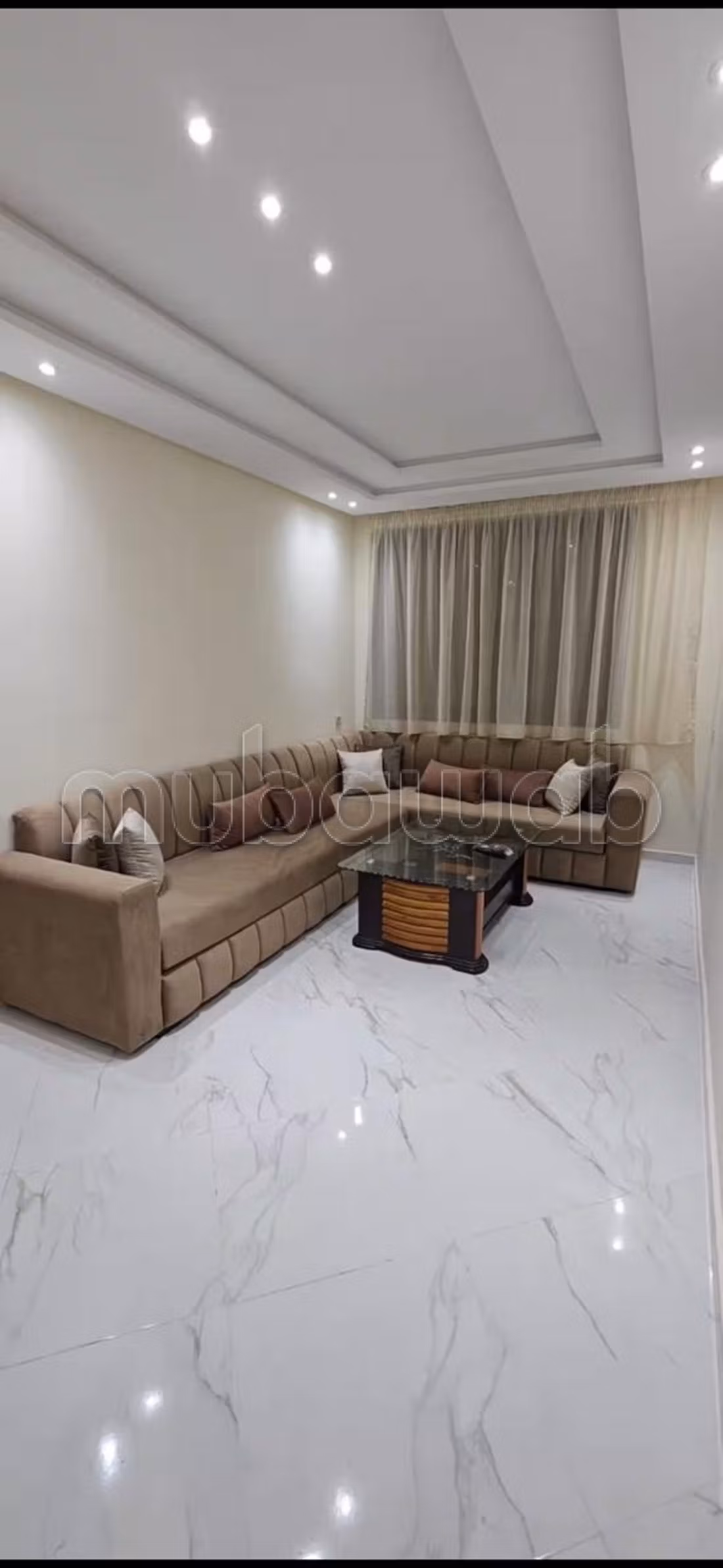 Se alquila este piso en Hay el matar par jour. 
2 habitaciones confortables. 
Con muebles