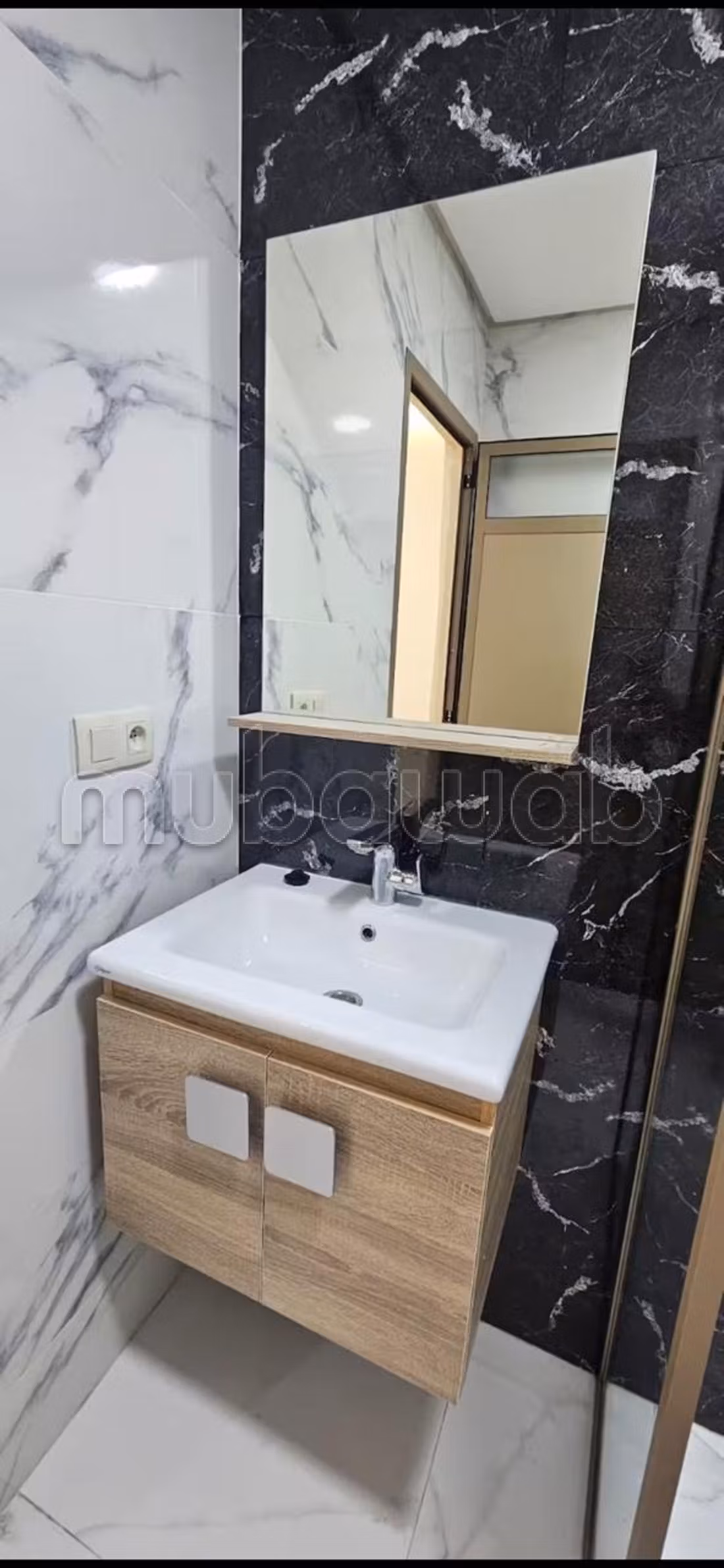 Se alquila este piso en Hay el matar par jour. 
2 habitaciones confortables. 
Con muebles