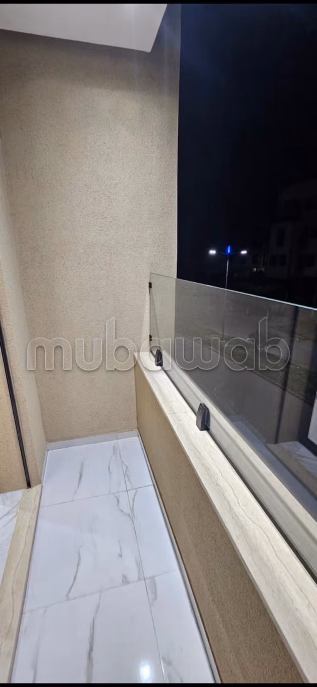 Se alquila este piso en Hay el matar par jour. 
2 habitaciones confortables. 
Con muebles