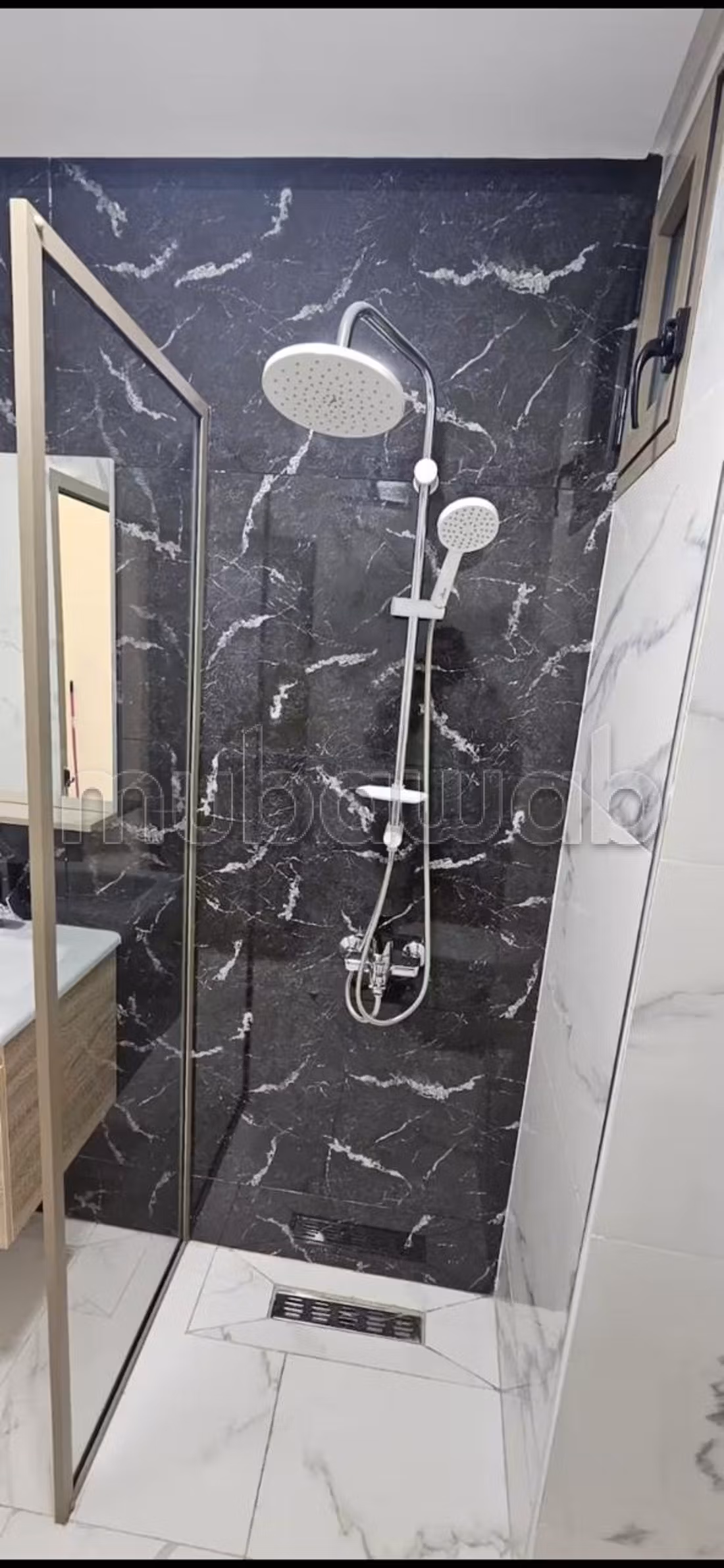 Se alquila este piso en Hay el matar par jour. 
2 habitaciones confortables. 
Con muebles