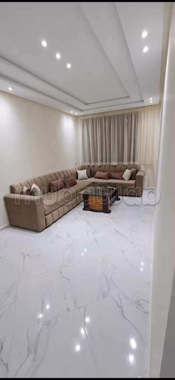 À louer cet appartement à Hay el matar par jour. 2 chambres confortables. Avec meubles