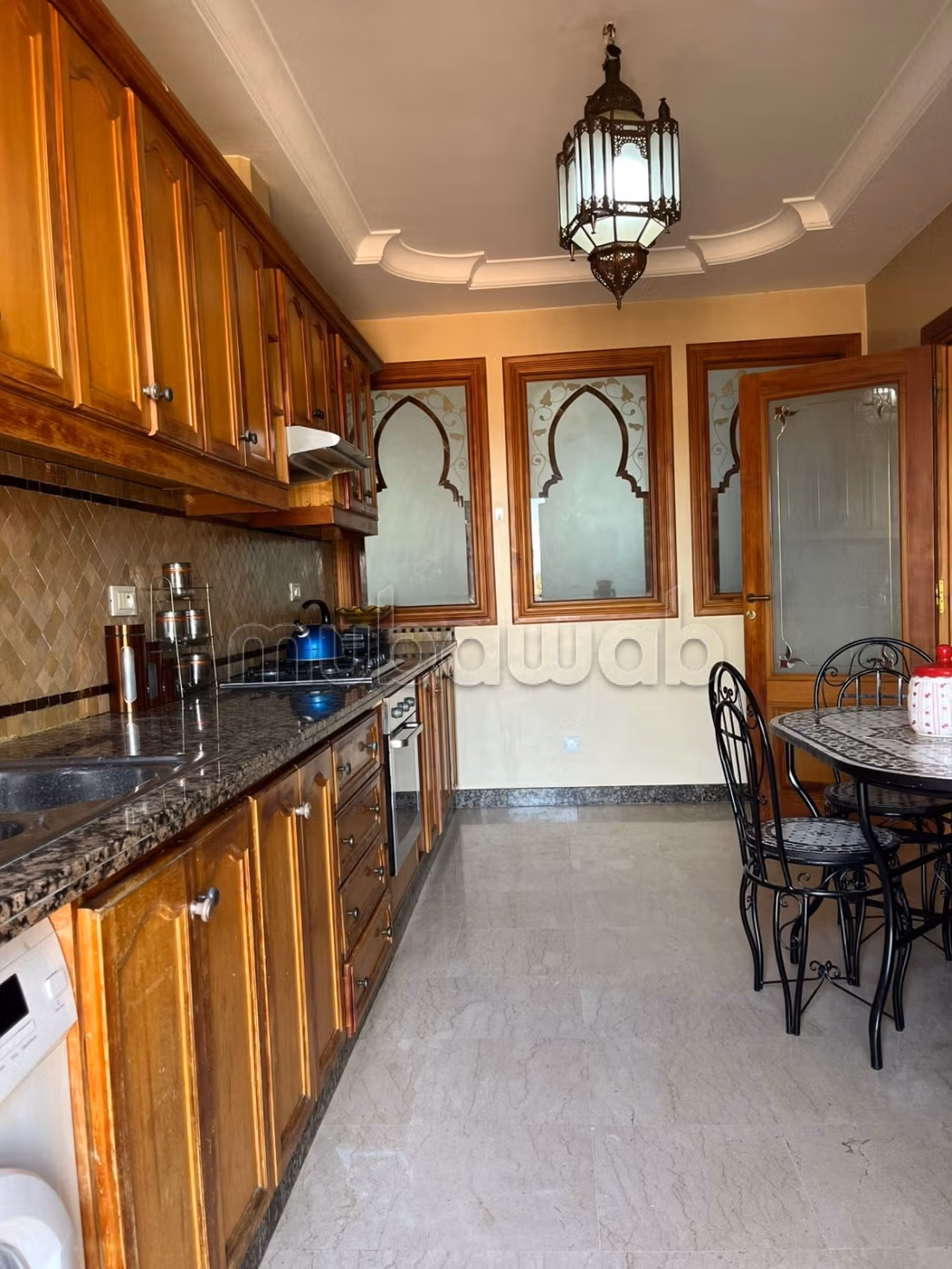 Vente d'un bel appartement à Guéliz. 
Surface totale 140 m². 
Avec garage et ascenseur — 4