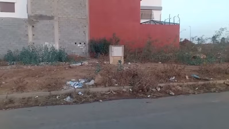 Commerciële grond onder de grond plus 3 verdiepingen Malak Sahel