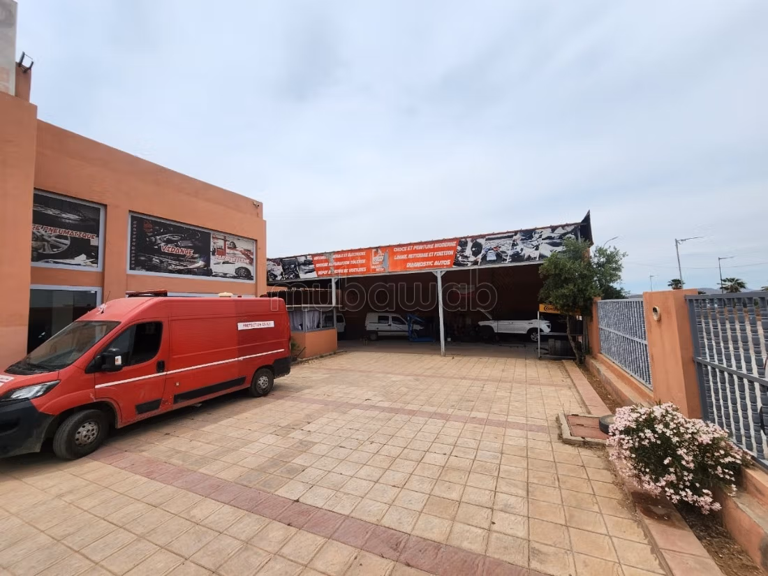 Se alquila local comercial de 3600 m2 con FC