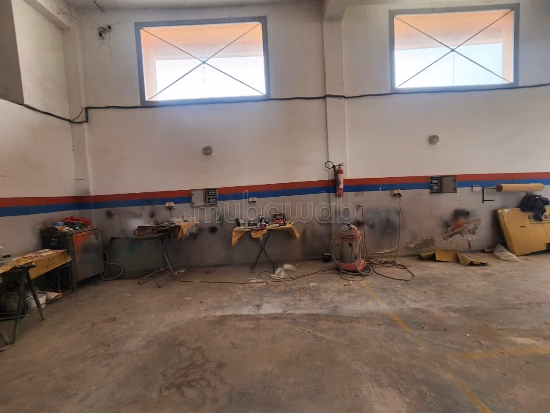 Se alquila local comercial de 3600 m2 con FC