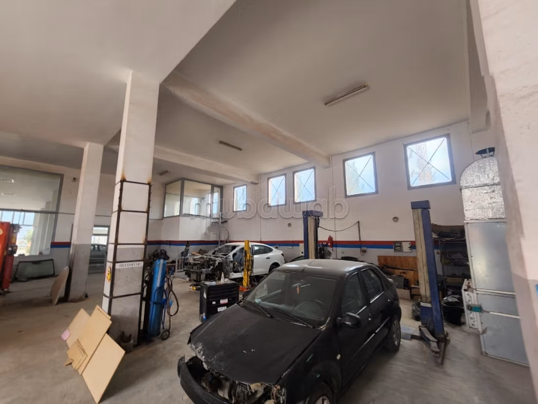 Se alquila local comercial de 3600 m2 con FC