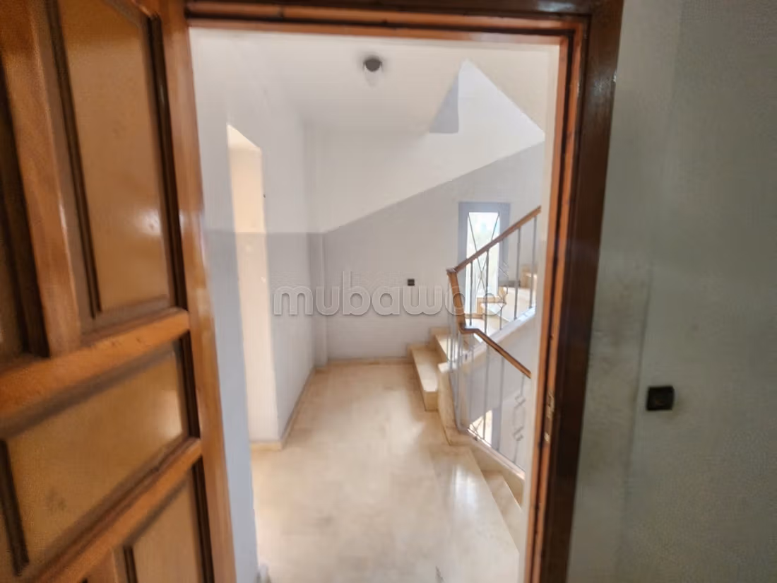 Se alquila local comercial de 3600 m2 con FC