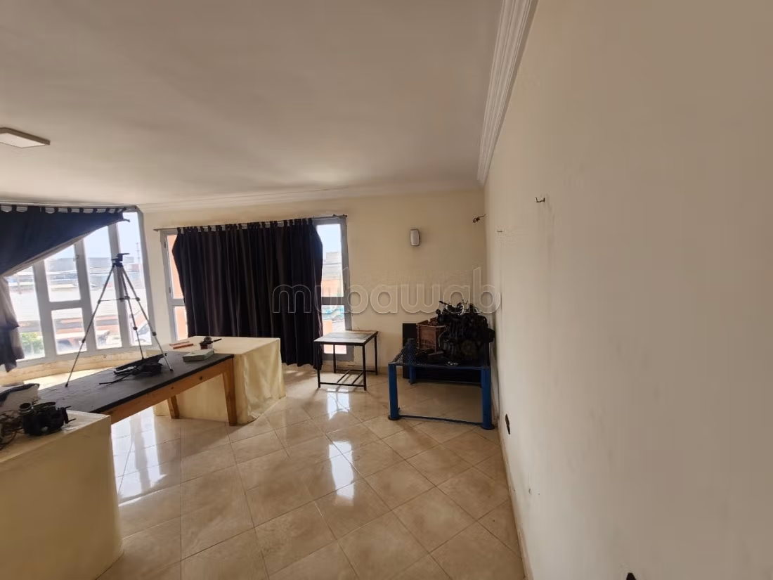 Se alquila local comercial de 3600 m2 con FC