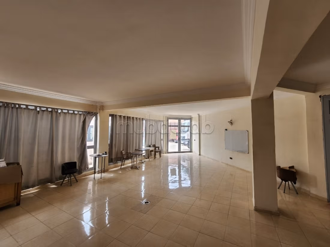 Se alquila local comercial de 3600 m2 con FC
