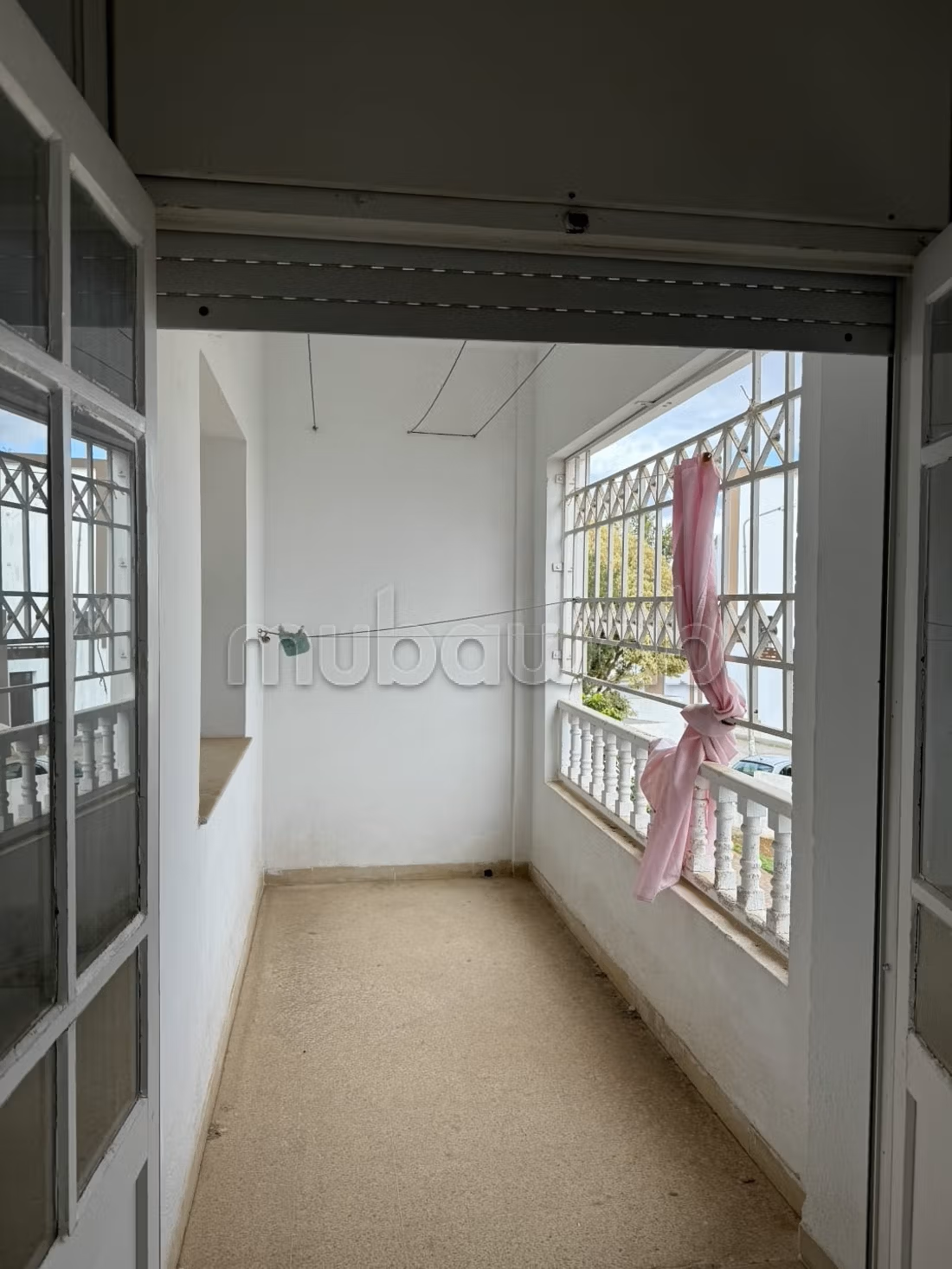 Appartement en vente à Mnihla. 
3 chambres. 
Air conditionné