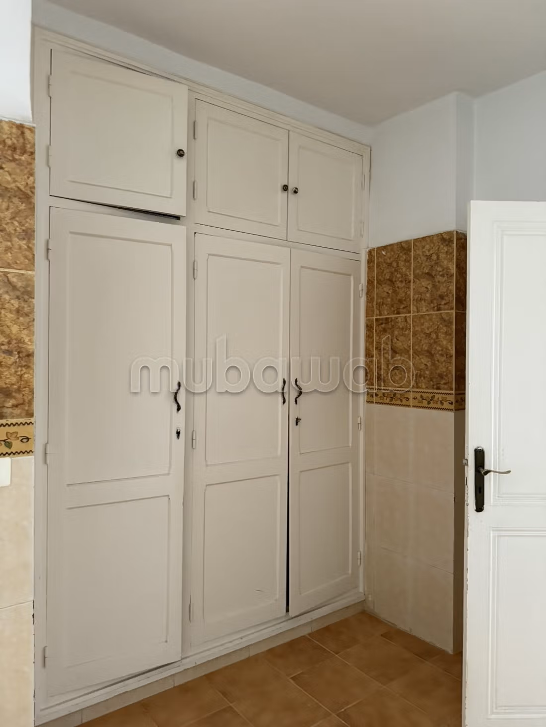 Appartement en vente à Mnihla. 
3 chambres. 
Air conditionné