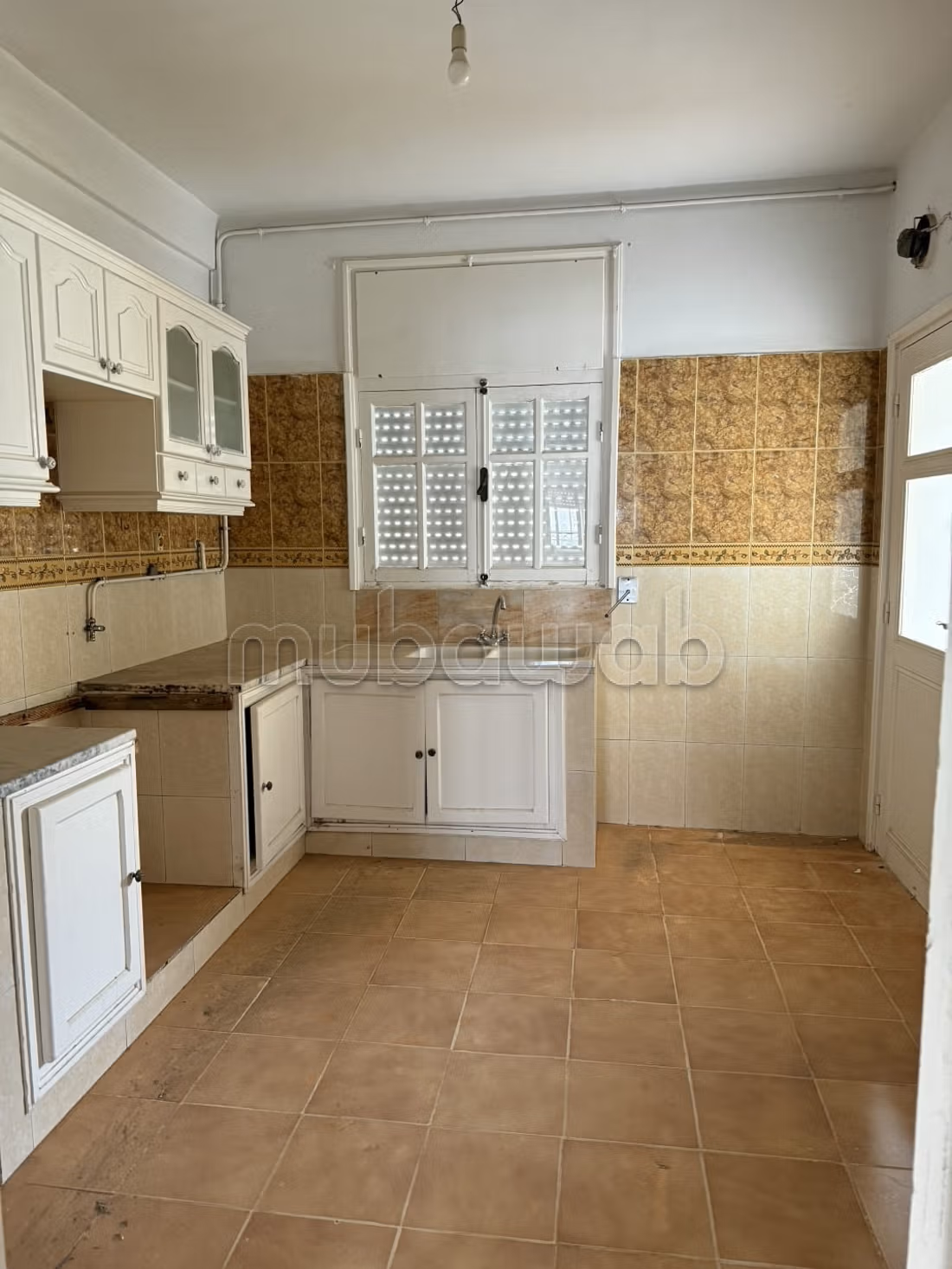 Appartement en vente à Mnihla. 
3 chambres. 
Air conditionné
