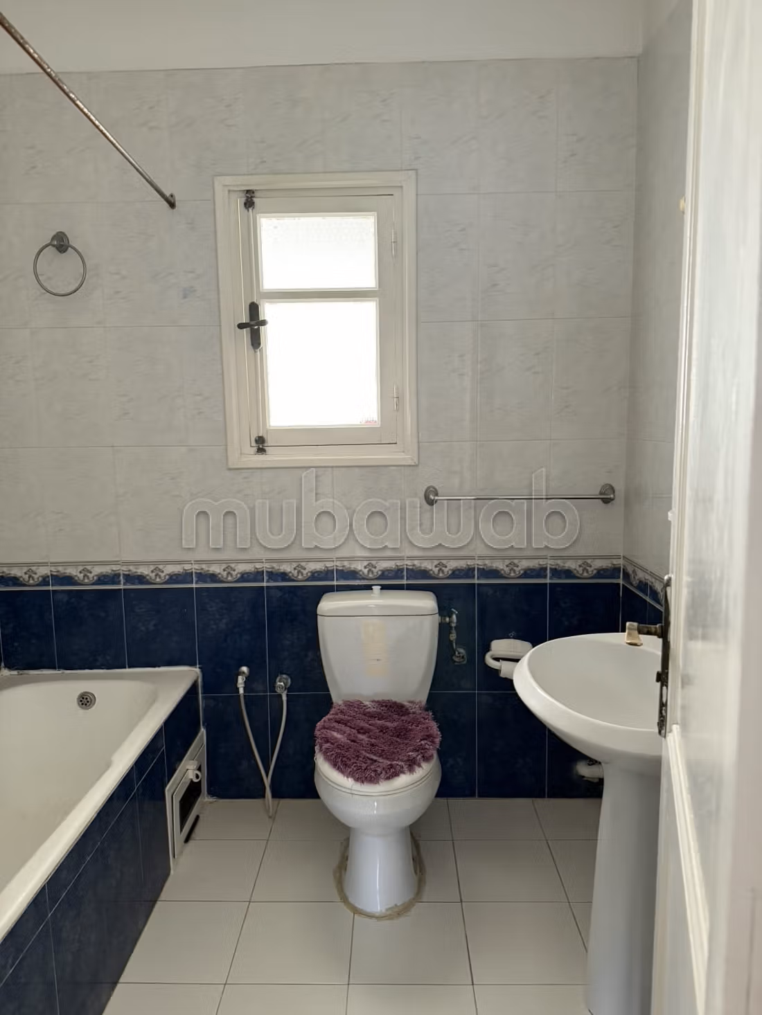 Appartement en vente à Mnihla. 
3 chambres. 
Air conditionné