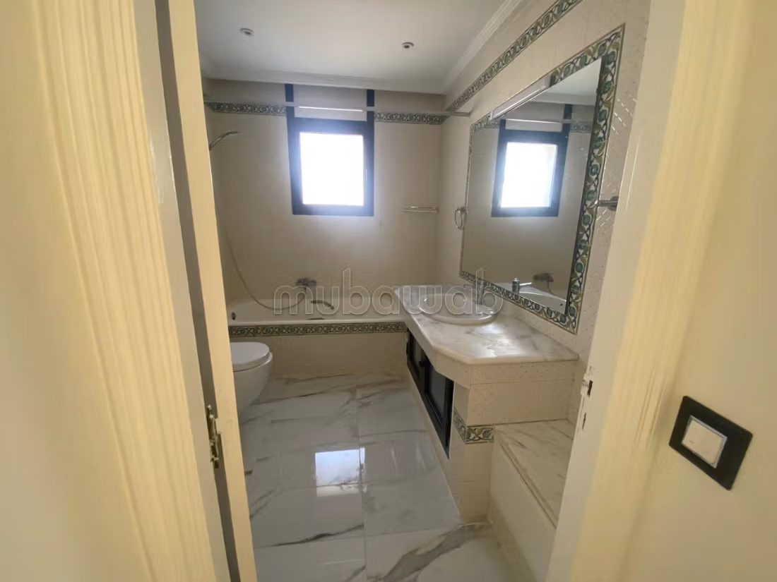 Une belle villa avec piscine