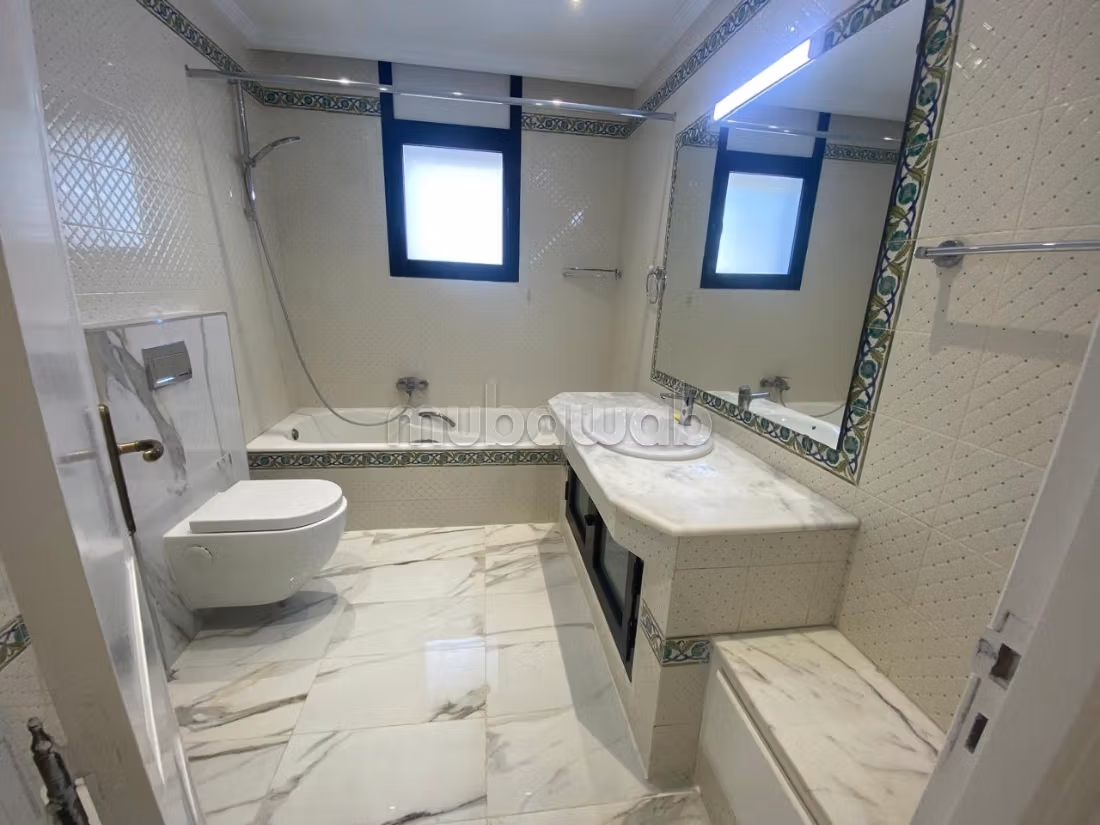 Une belle villa avec piscine