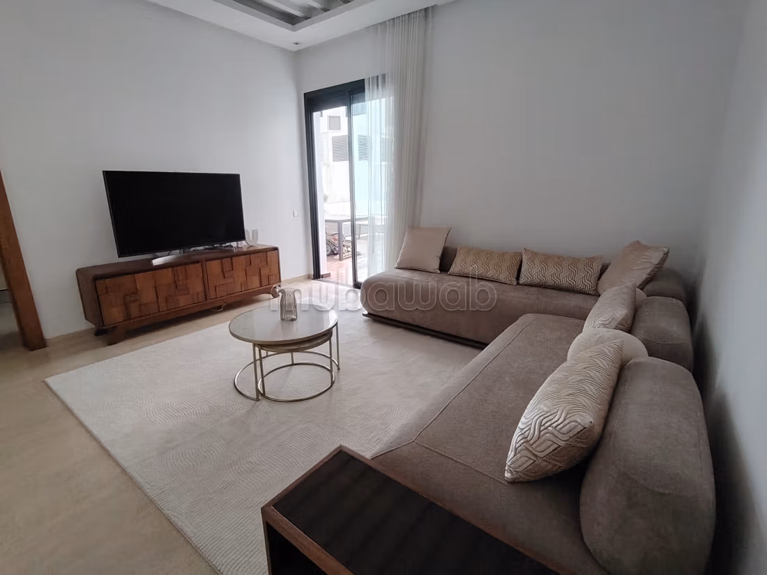 Très bel appartement en location à Souissi. 
Surface de 200 m². 
Cheminée et concierge — 3