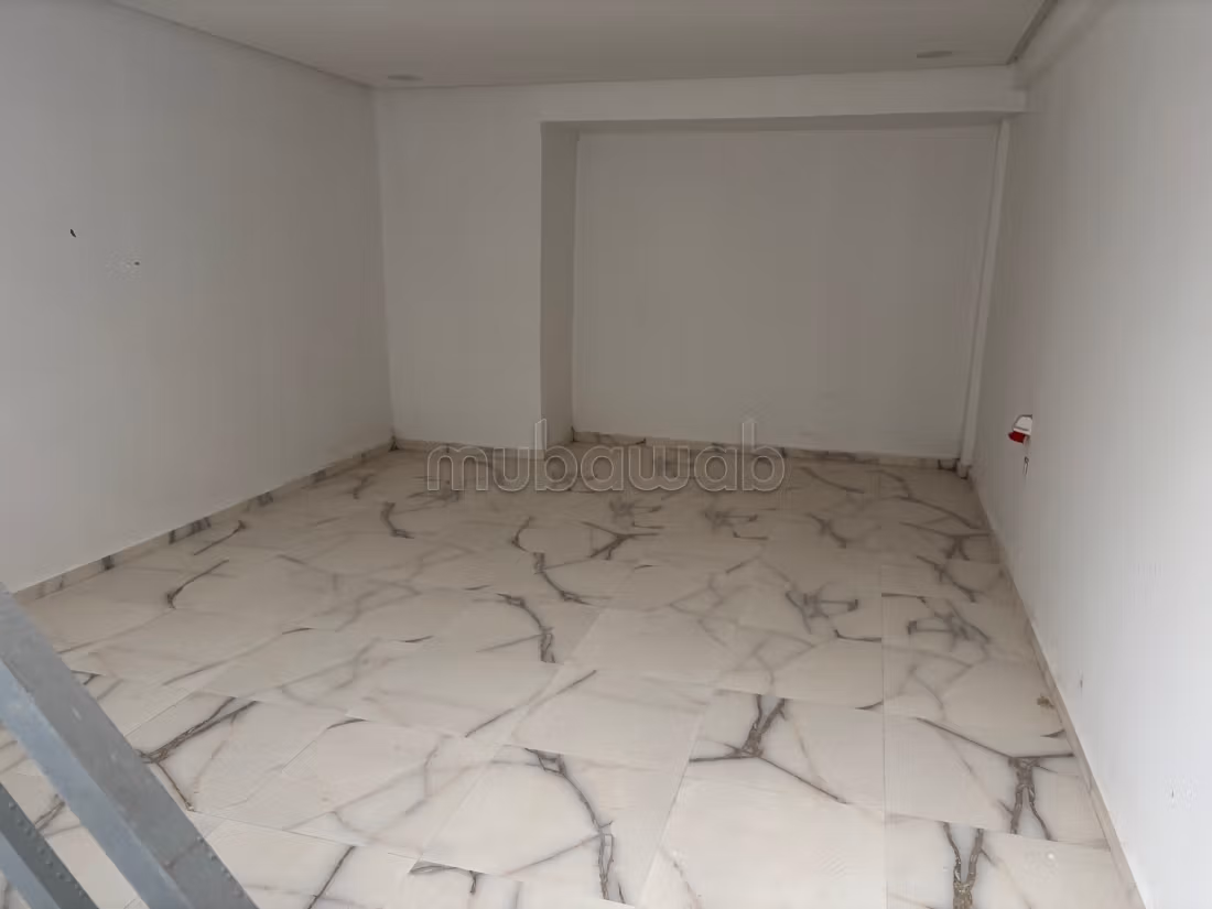 Commerciële ruimte te koop in Victoria. Oppervlakte van 81 m²