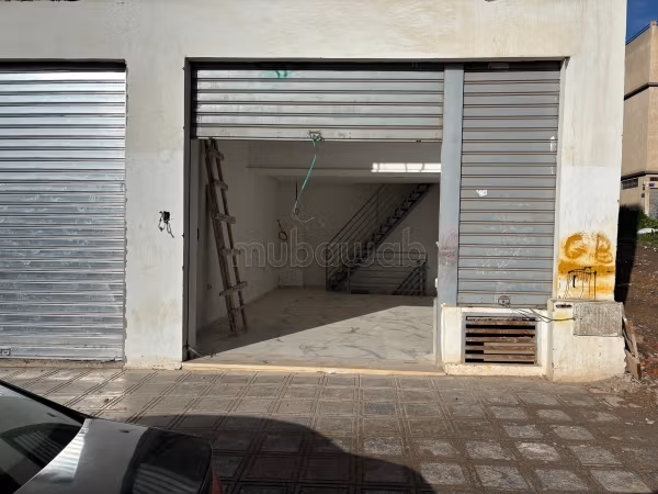 Locale commerciale in vendita a Victoria. Superficie di 81 m²