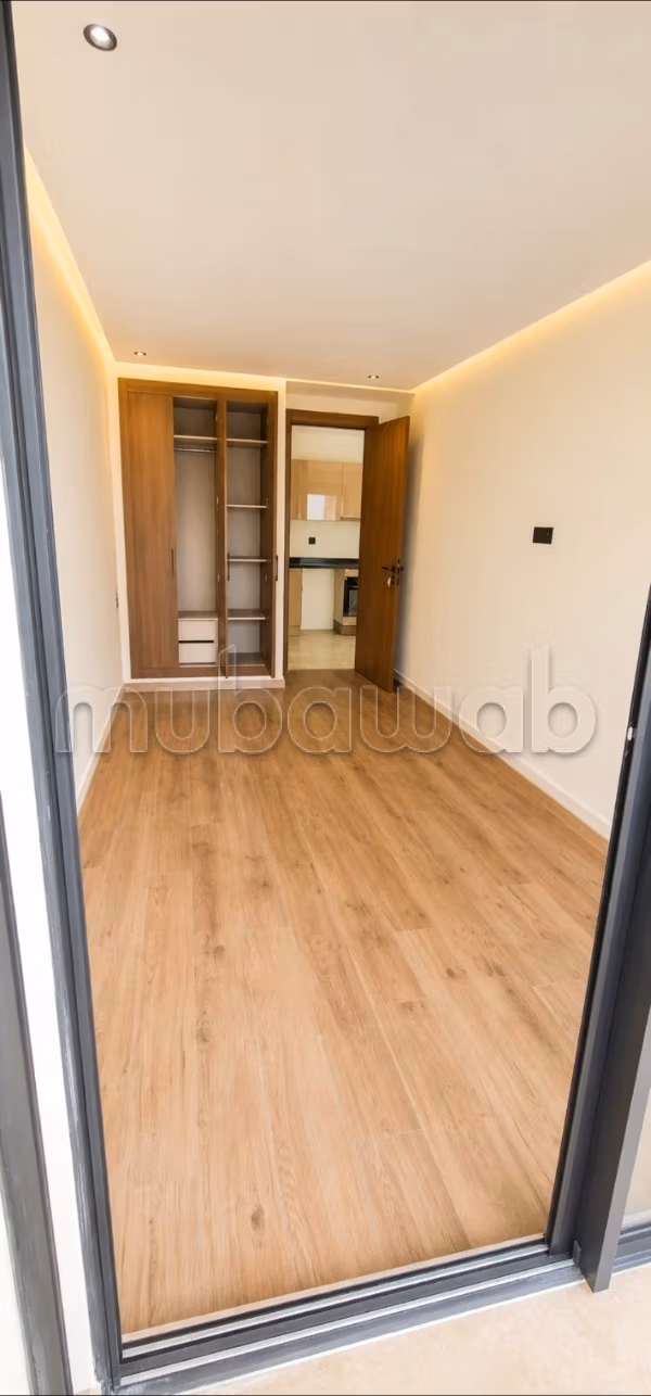 For rent beautiful new empty studio 60m² - Palmier