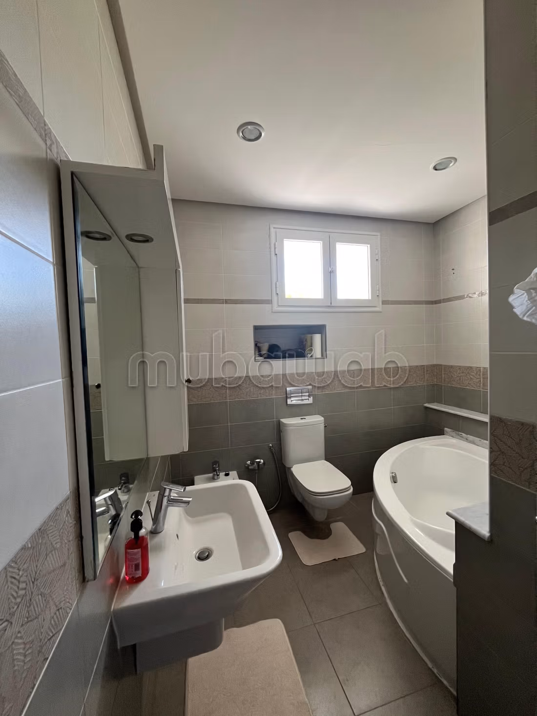 Villa espandibile per due piani con appartamento a pianterreno e studio