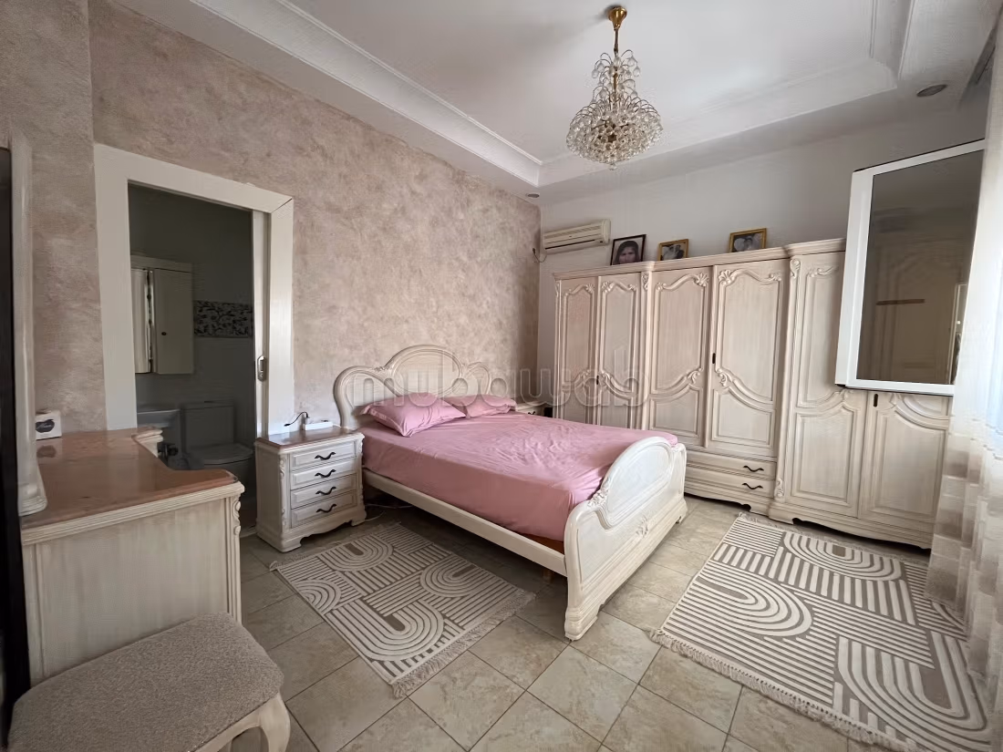 Villa espandibile per due piani con appartamento a pianterreno e studio