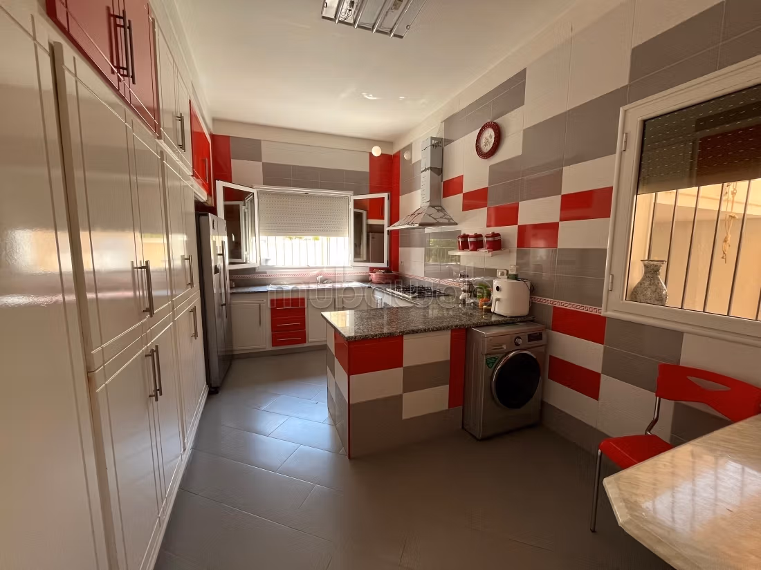 Villa espandibile per due piani con appartamento a pianterreno e studio