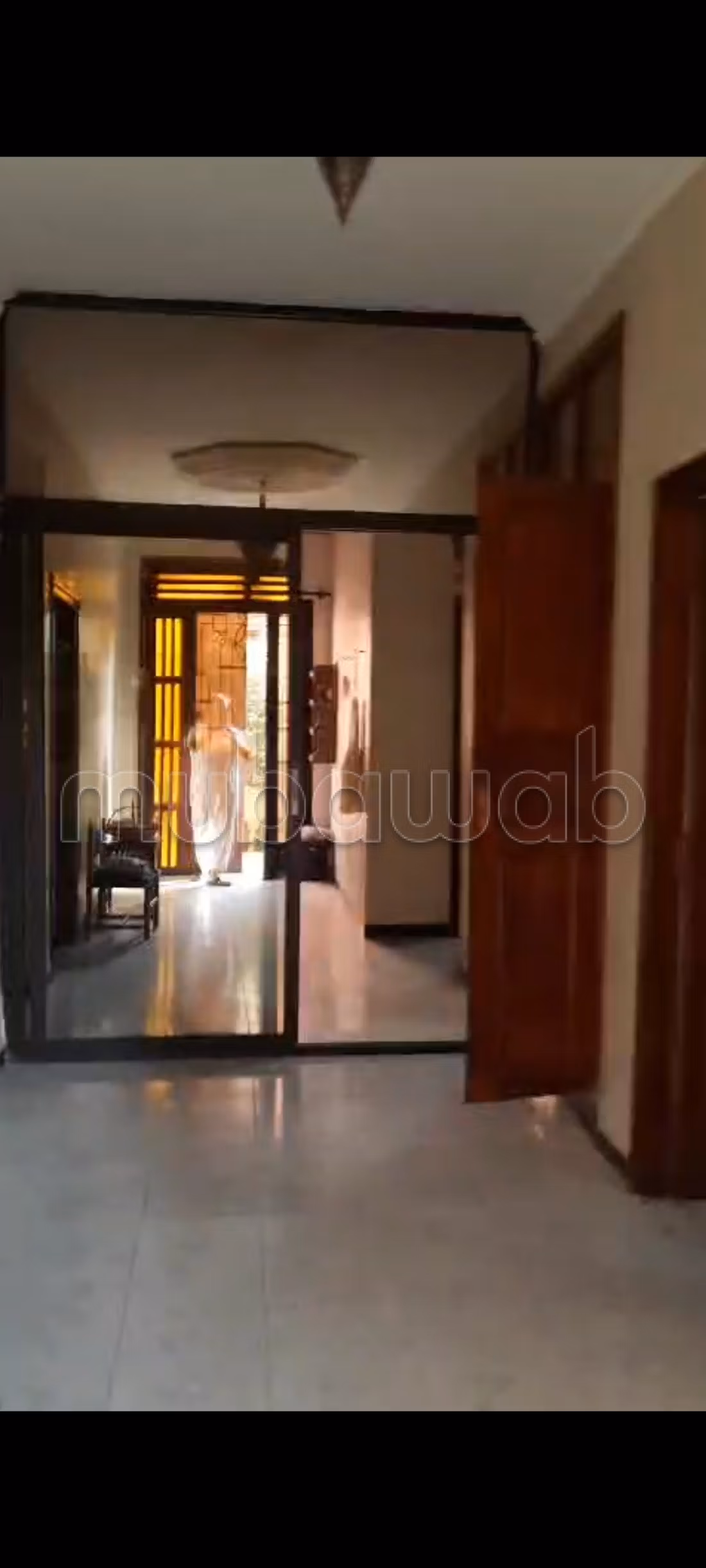 Excellente villa à vendre à Ain Mezwar. 10 belles chambres. Porte solide et système de double vitrage.