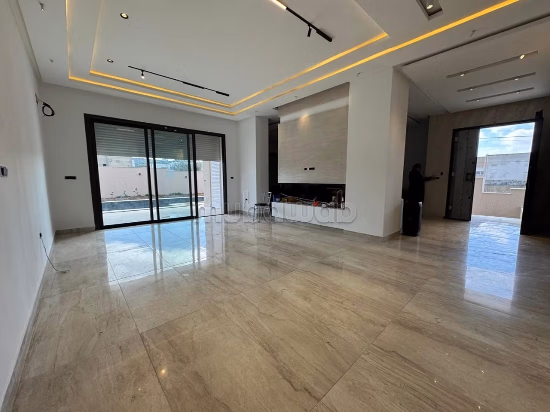 Villa di Lusso a Sidi Thabet: Eleganza e Comfort