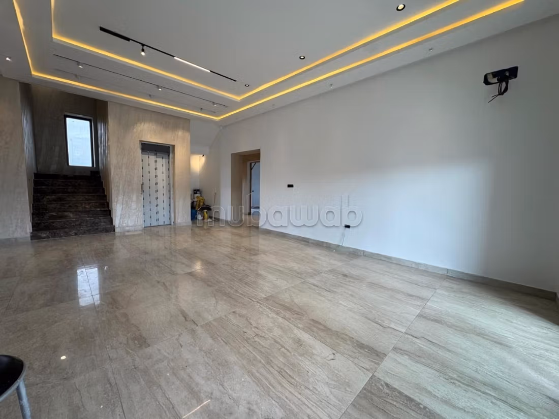 Villa di Lusso a Sidi Thabet: Eleganza e Comfort