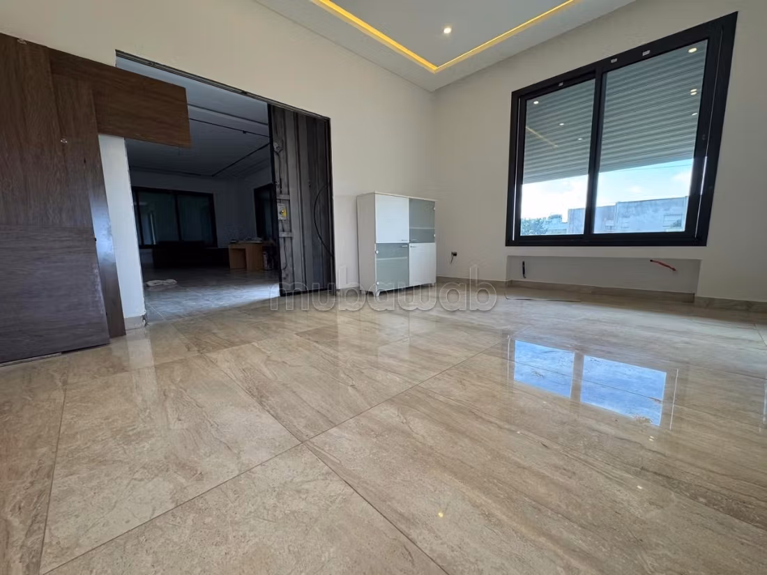Villa di Lusso a Sidi Thabet: Eleganza e Comfort