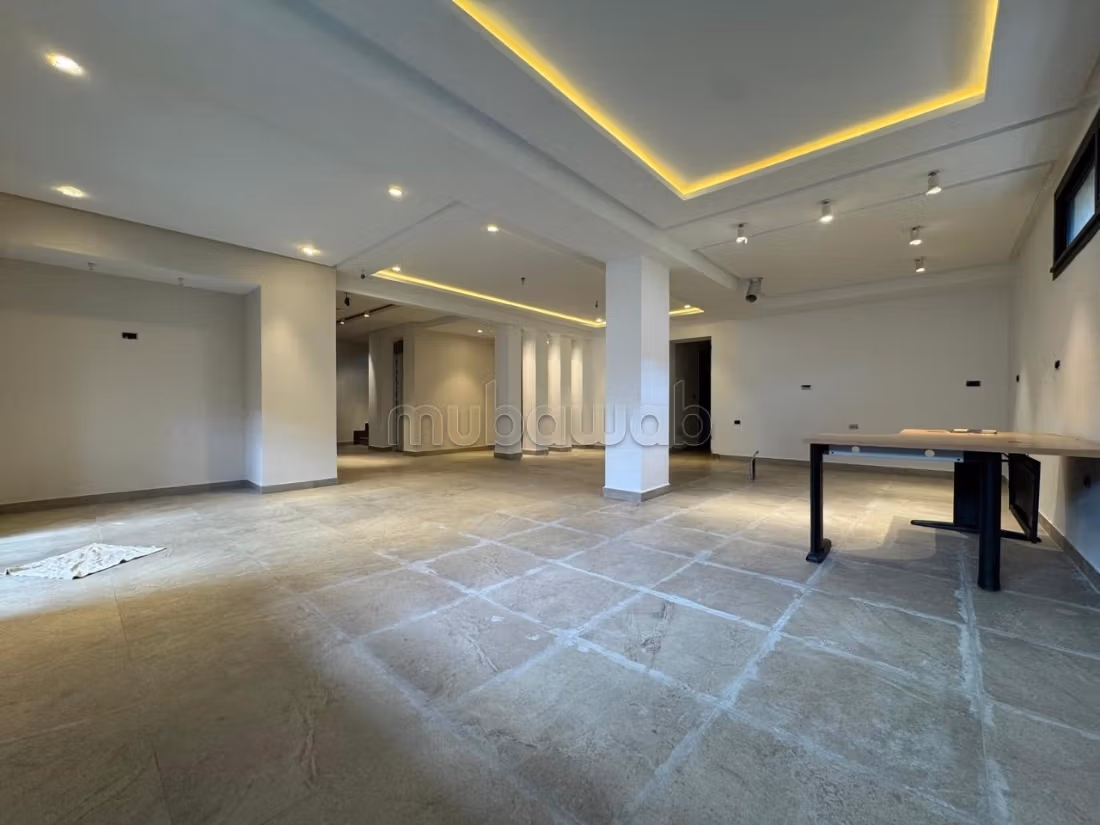 Villa di Lusso a Sidi Thabet: Eleganza e Comfort