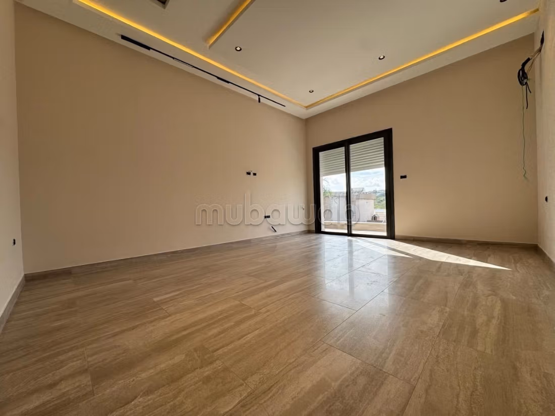 Villa di Lusso a Sidi Thabet: Eleganza e Comfort