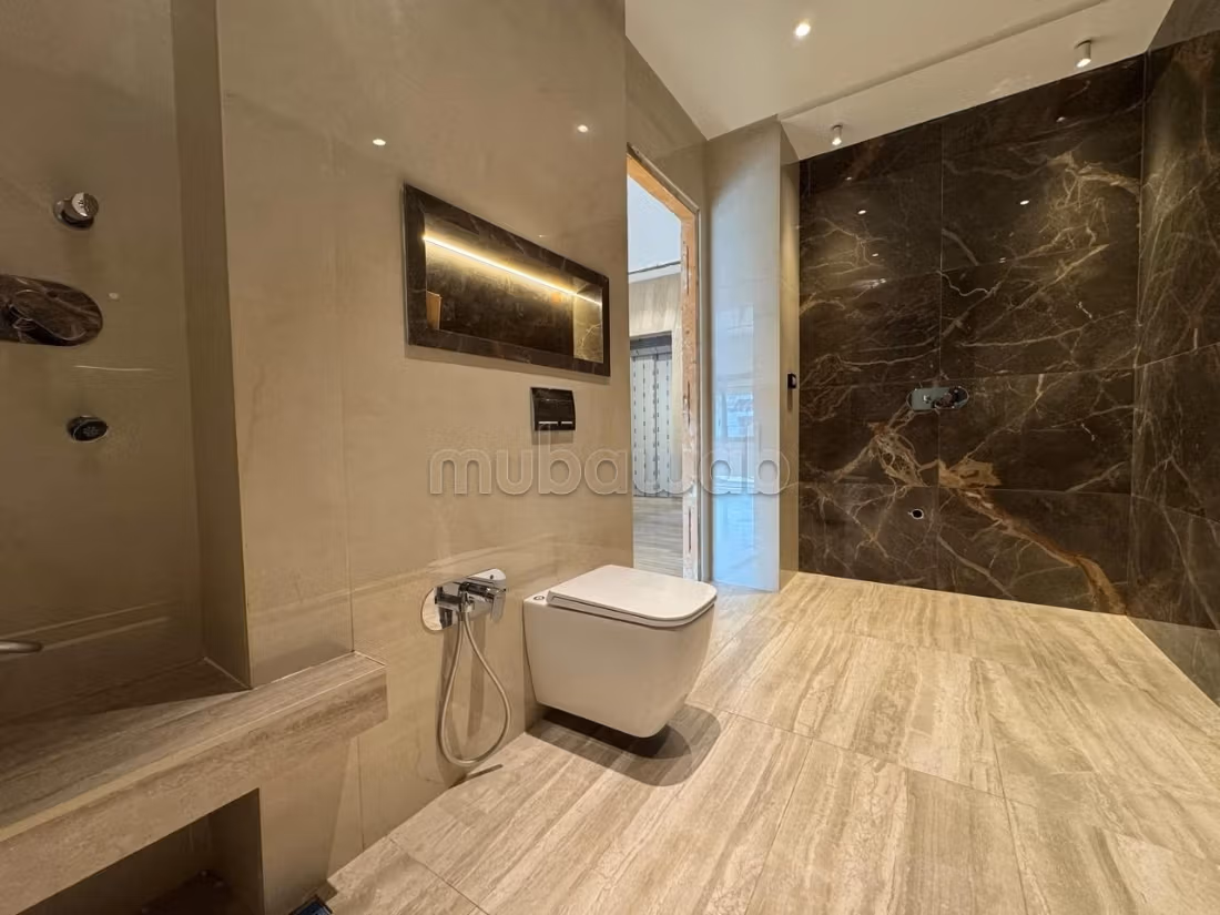 Villa di Lusso a Sidi Thabet: Eleganza e Comfort