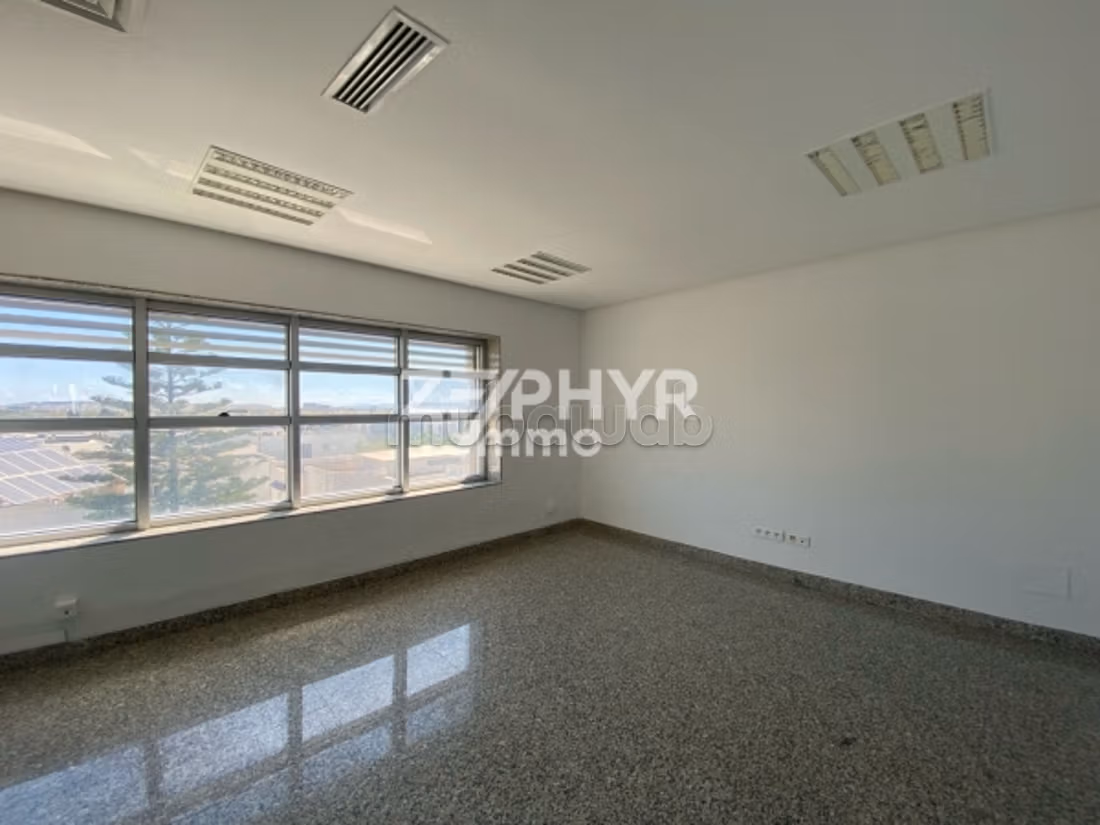 A louer Bureau 270m² aux Berges du Lac1