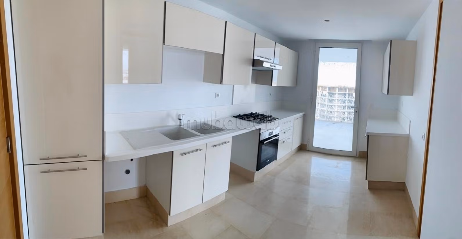 Sublime empty apartment for rent in CFC